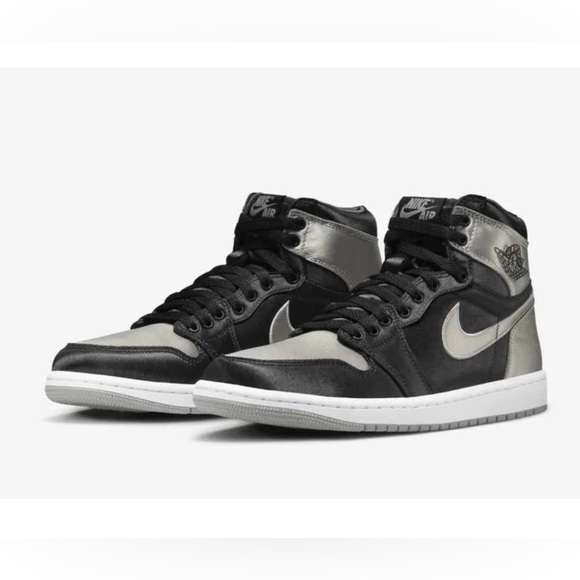 NWT Nike Air Jordan 1 Retro HI OG Womens Sneakers..Size 9W 7.5M - Picture 1 of 15